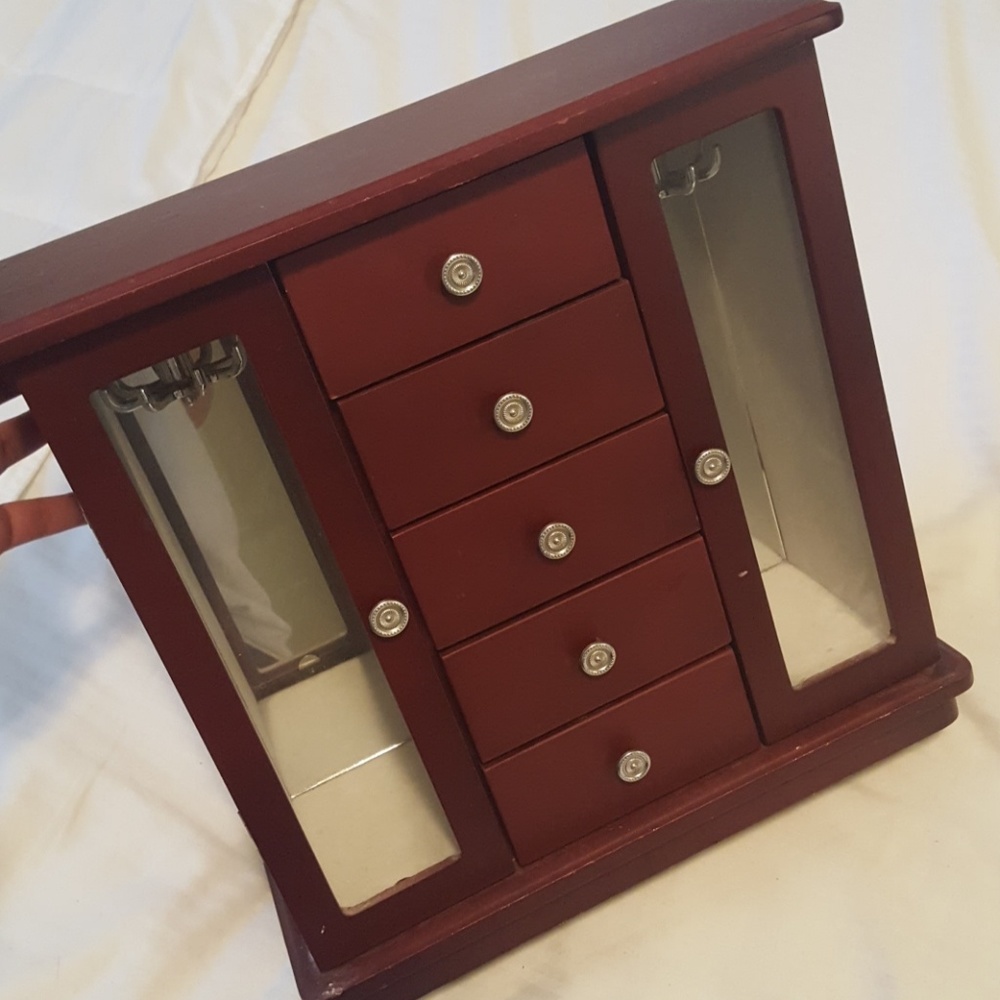 Jewelry box